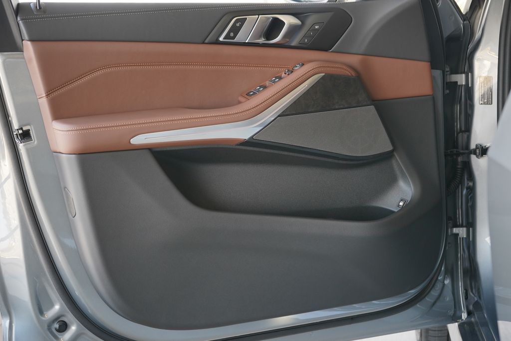 Thumbnail: 2026 BMW X5 - 10