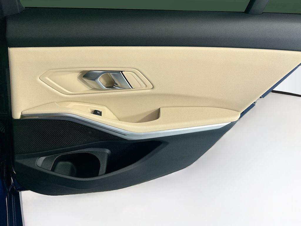 Thumbnail: 2024 BMW 3 Series - 26