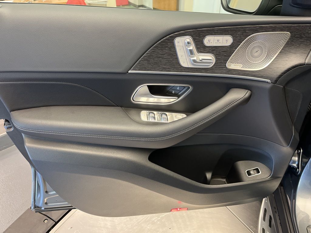 Thumbnail: 2026 Mercedes-Benz GLS - 11