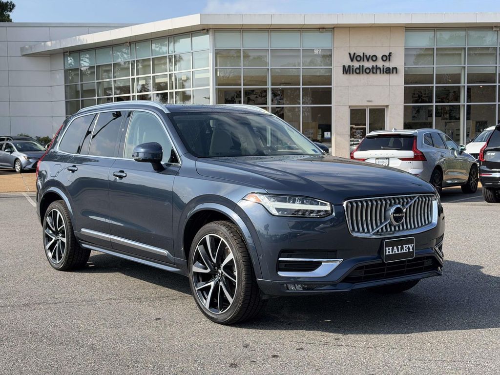  2023 Volvo XC90 B6 Plus Bright Theme 7-Passenger AWD   