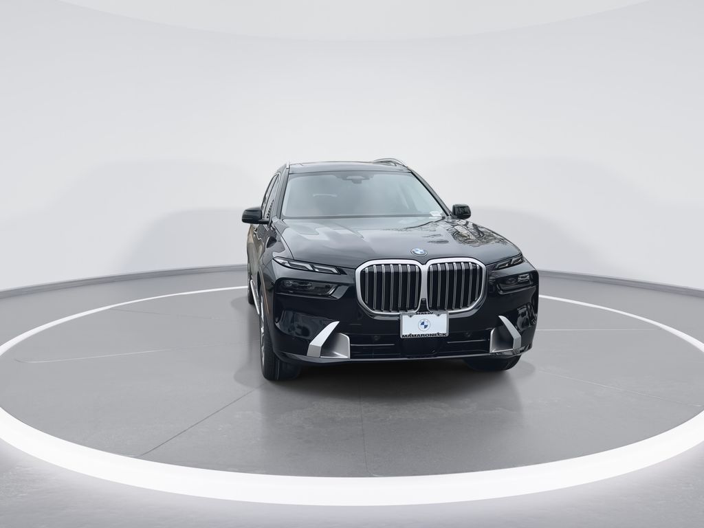 Thumbnail: 2027 BMW X7 - 3