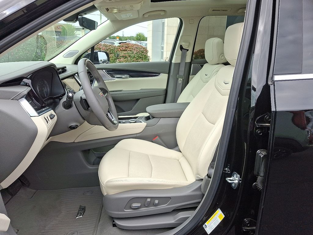 Thumbnail: 2025 Cadillac XT6 - 15