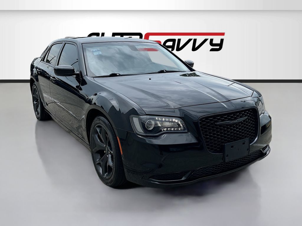 2023 Chrysler 300 Touring's photo