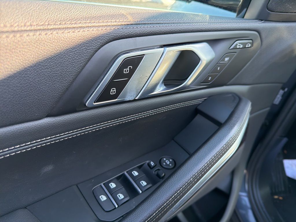 Thumbnail: 2021 BMW X6 - 28