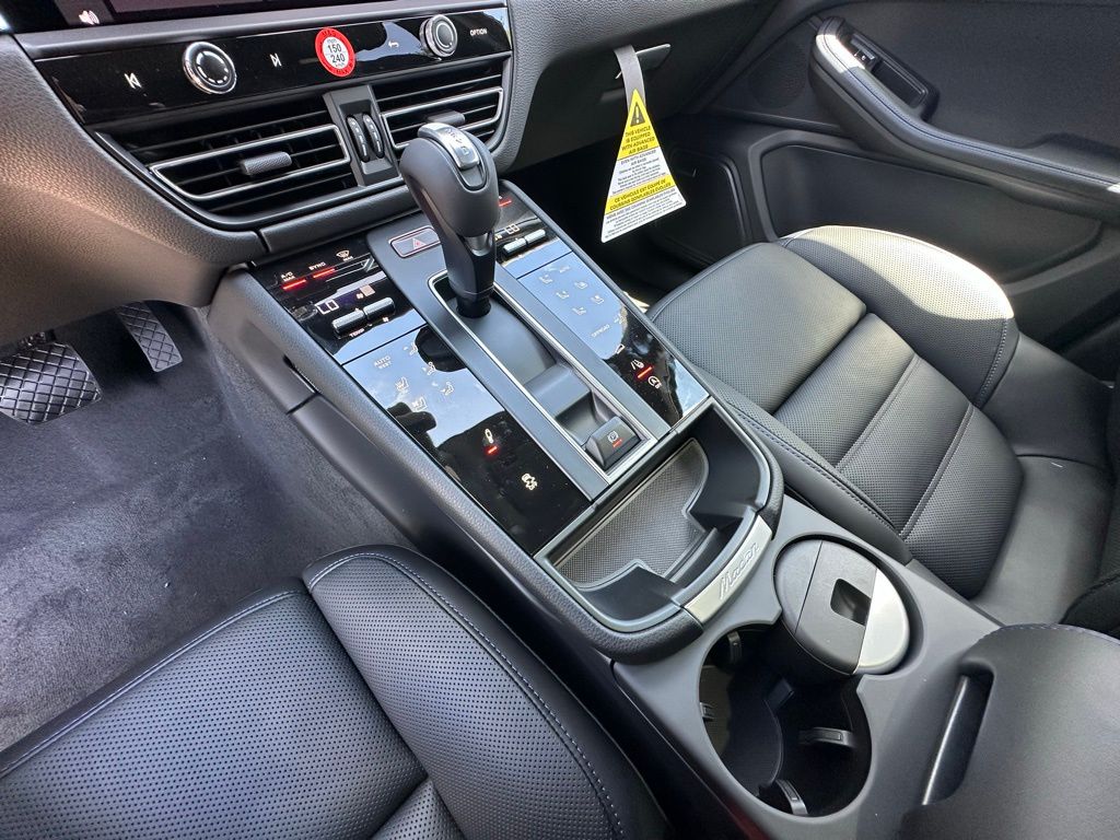 Thumbnail: 2026 Porsche Macan - 30