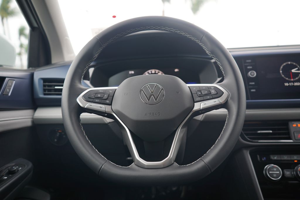 2024 Volkswagen Taos 1.5T SE 13