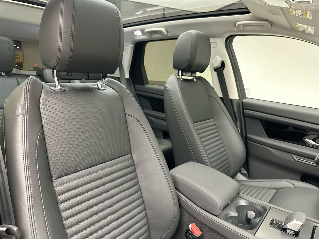 Thumbnail: 2025 Land Rover Discovery Sport - 4