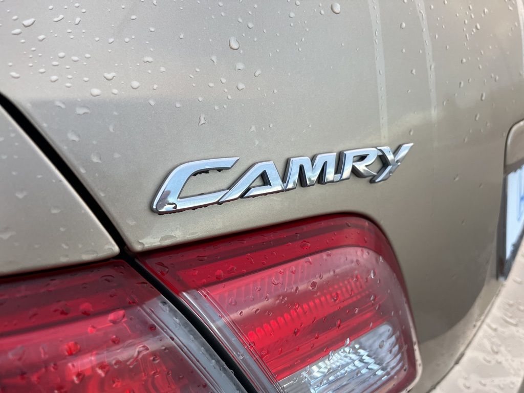2011 Toyota Camry LE 8