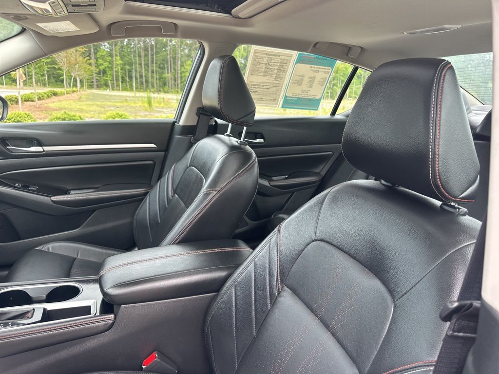 2024 Gun Metallic Nissan Altima 2.5 SR FWD Sedan
