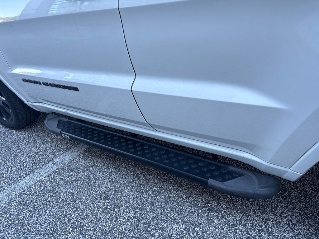 Used 2020 White Jeep Altitude image 24