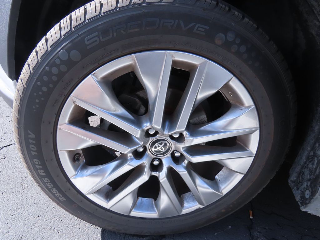 Thumbnail: 2019 Toyota RAV4 - 15