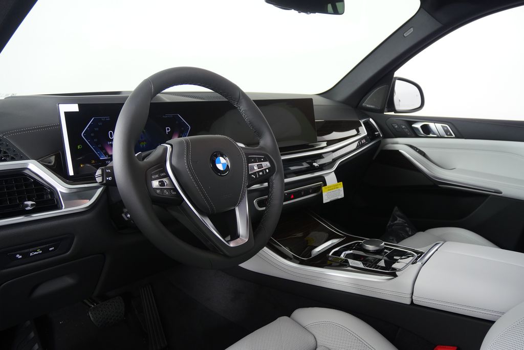 Thumbnail: 2026 BMW X5 - 13