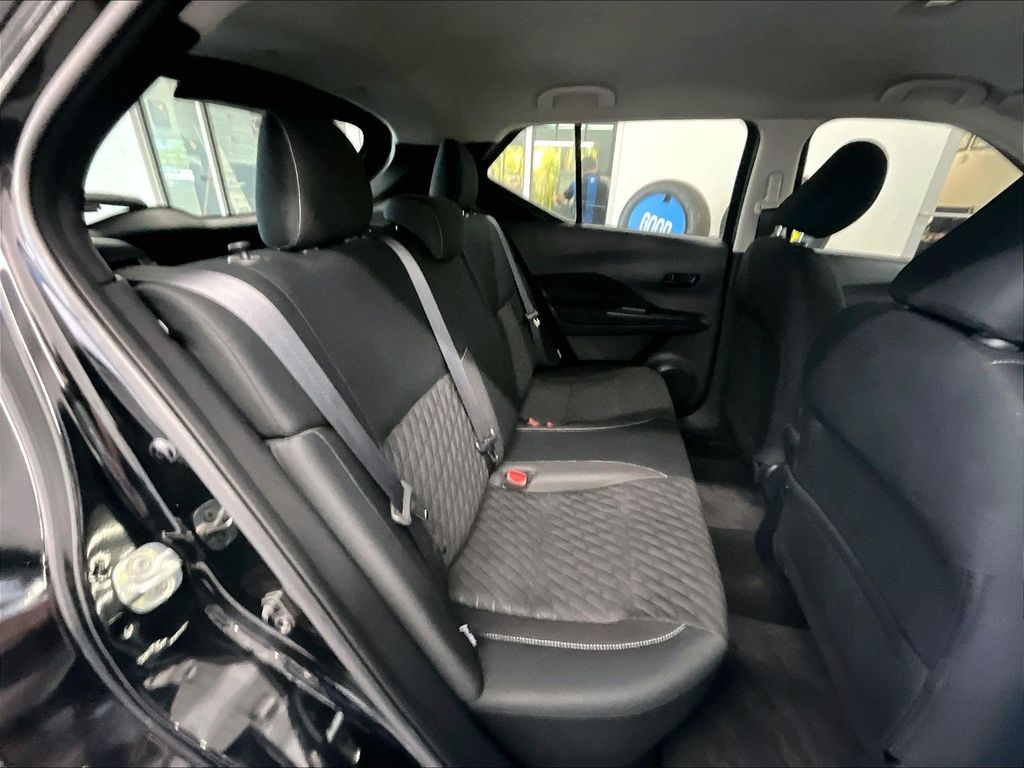 2022 Nissan Kicks — photo 16