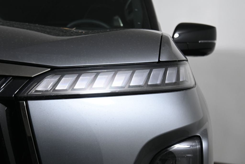 Thumbnail: 2026 INFINITI QX80 - 10