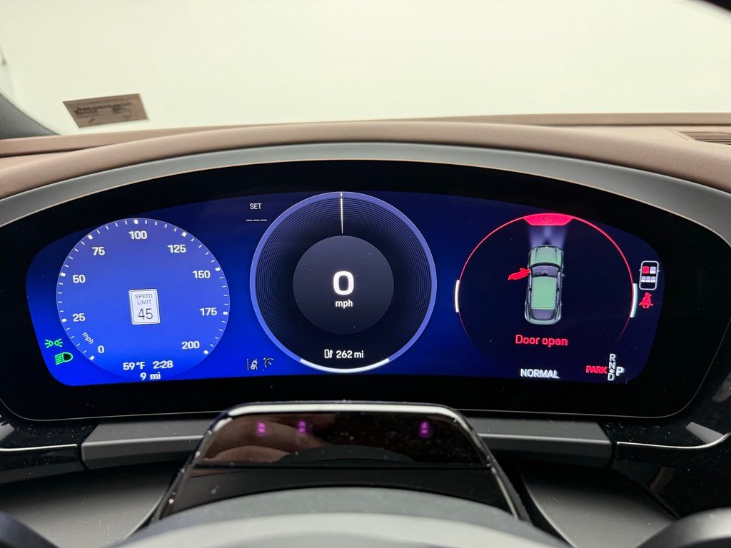 Thumbnail: 2026 Porsche Macan - 11