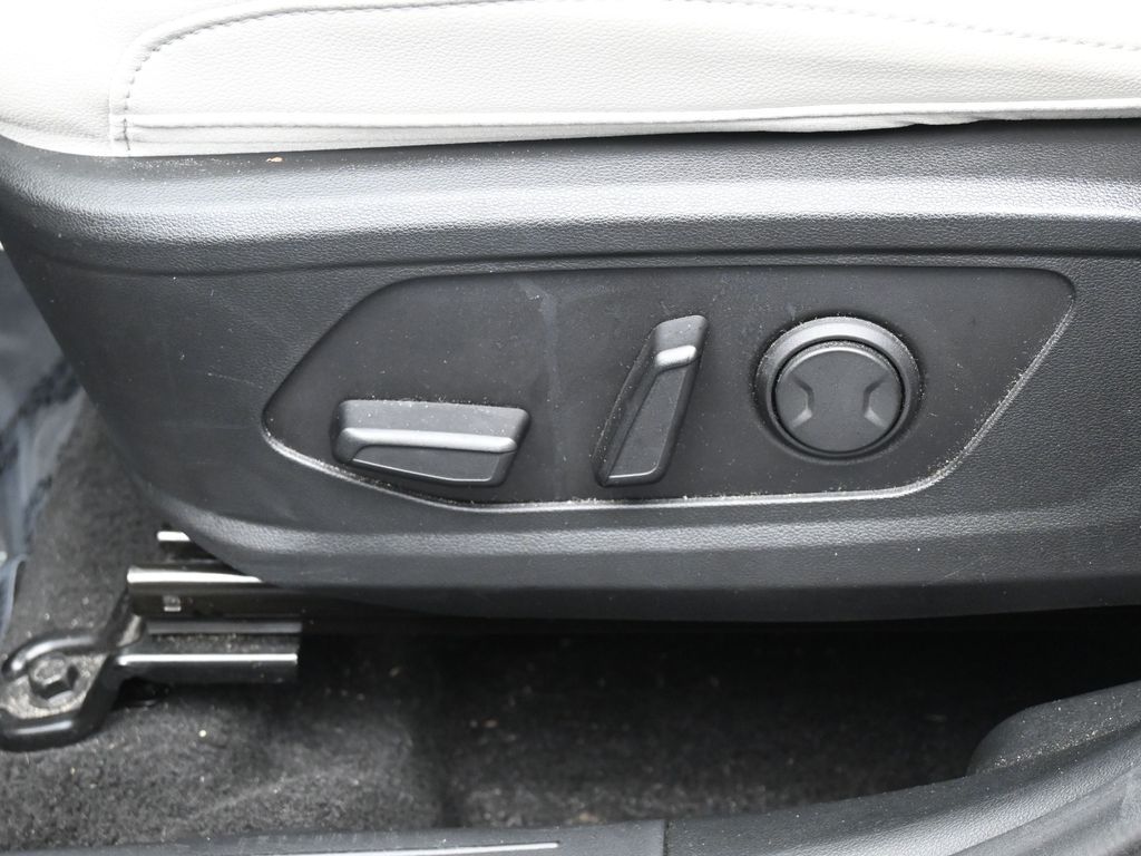 Used 2023 Shimmering Silver Hyundai SEL image 12