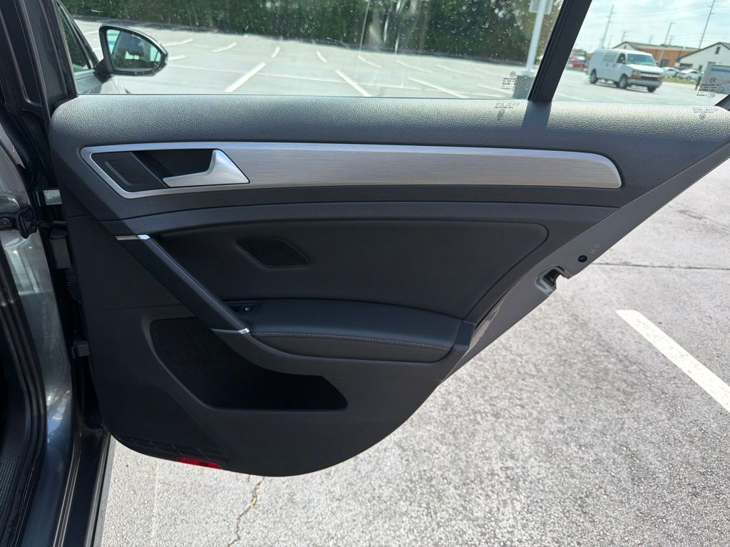 Thumbnail: 2015 Volkswagen Golf - 22
