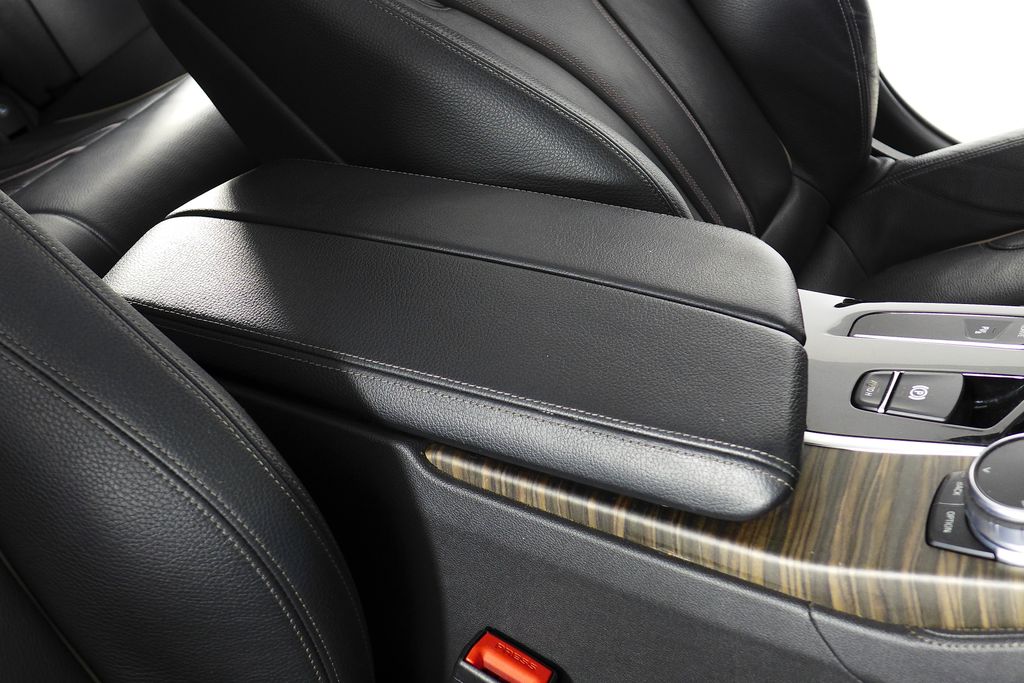 Thumbnail: 2018 BMW 5 Series - 16