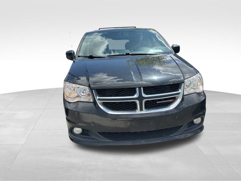 2017 Brilliant Black Crystal Pearlcoat Dodge Grand Caravan SXT FWD Van