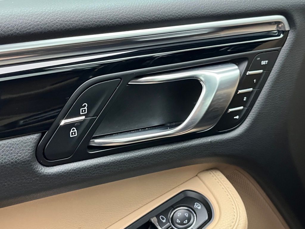 Thumbnail: 2023 Porsche Macan - 29