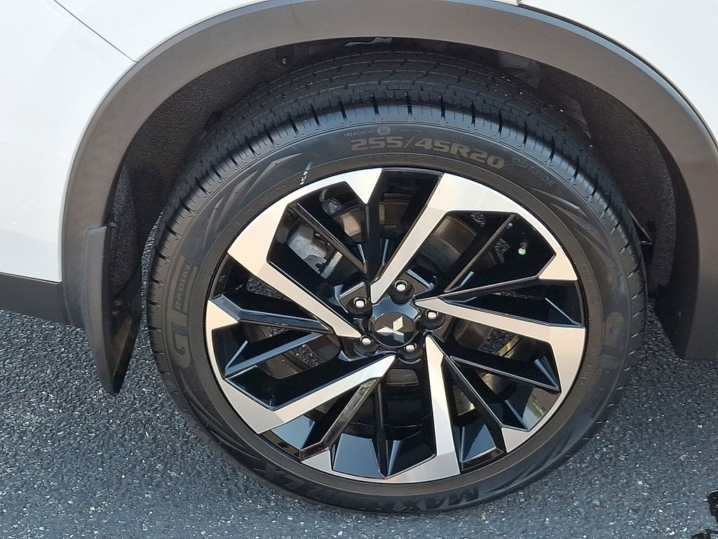 Thumbnail: 2023 Mitsubishi Outlander - 8