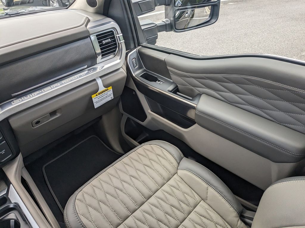 2025 Ford F-450 Super Duty Platinum