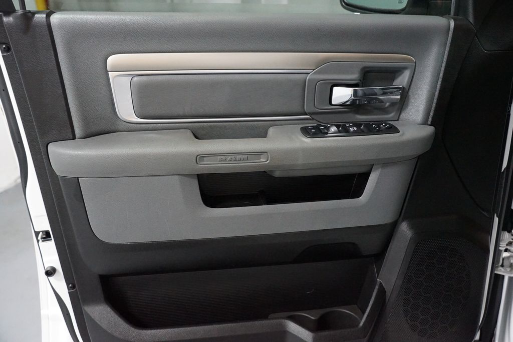 Thumbnail: 2019 RAM 1500 Classic - 26