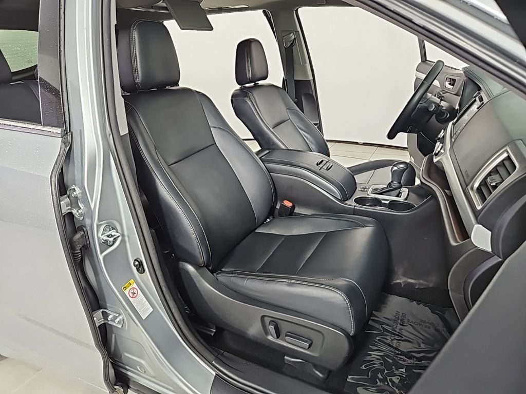 Thumbnail: 2017 Toyota Highlander - 19