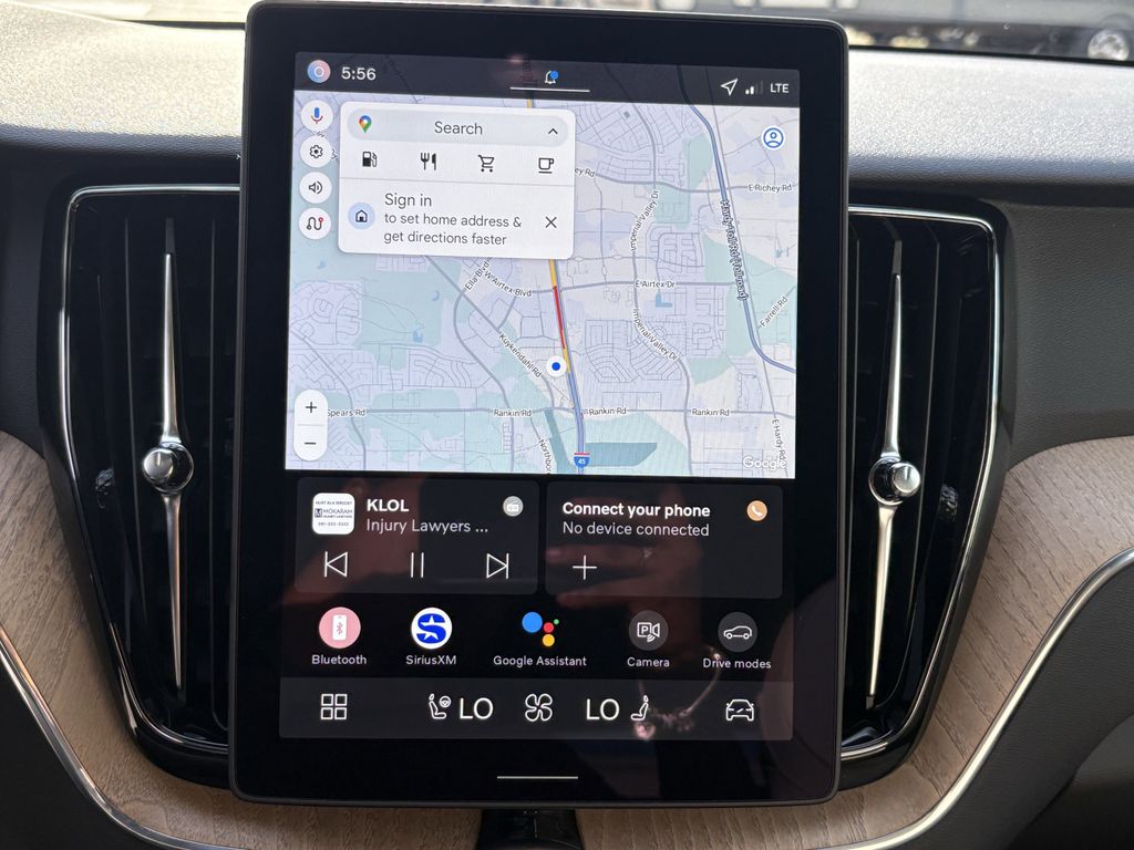 New 2026 Crystal White Volvo B5 AWD Plus image 19