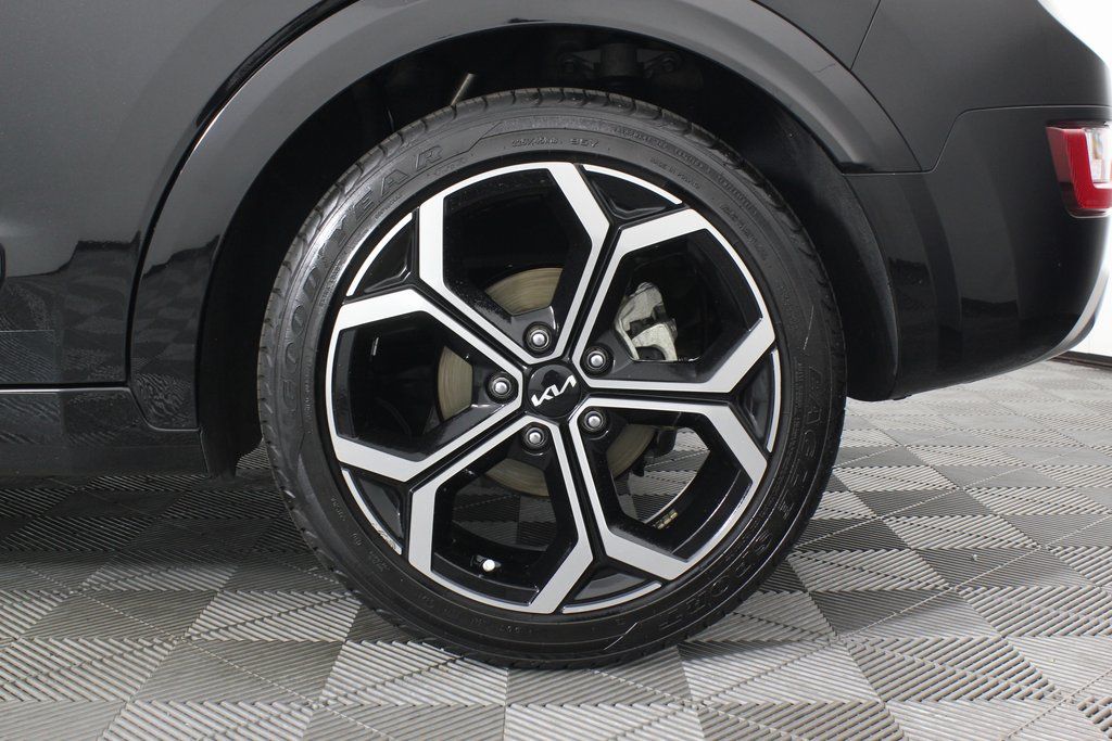 2023 Kia Niro SX Touring 14