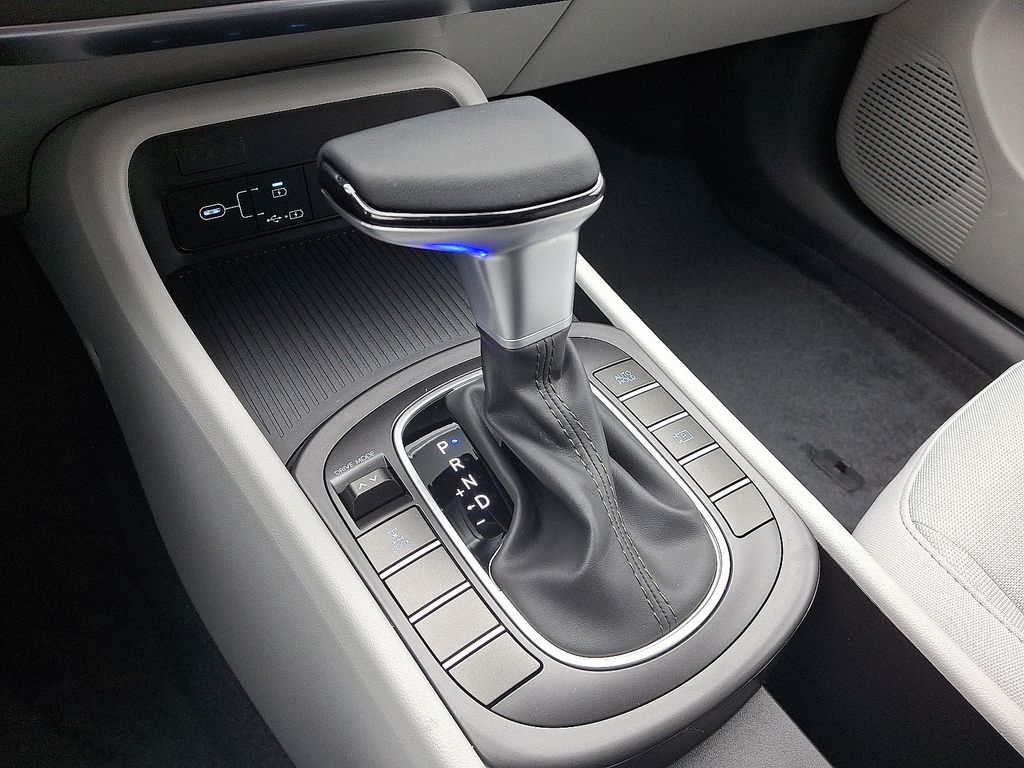 2025 Hyundai Kona SEL 8