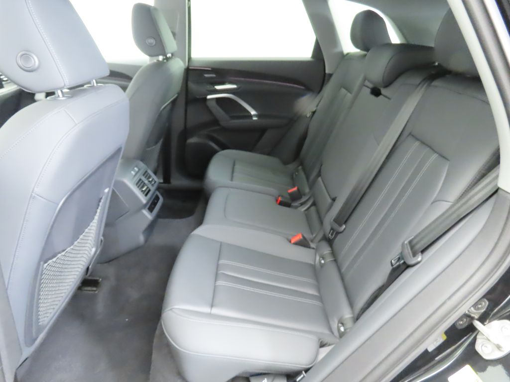 Thumbnail: 2025 Audi Q5 - 22