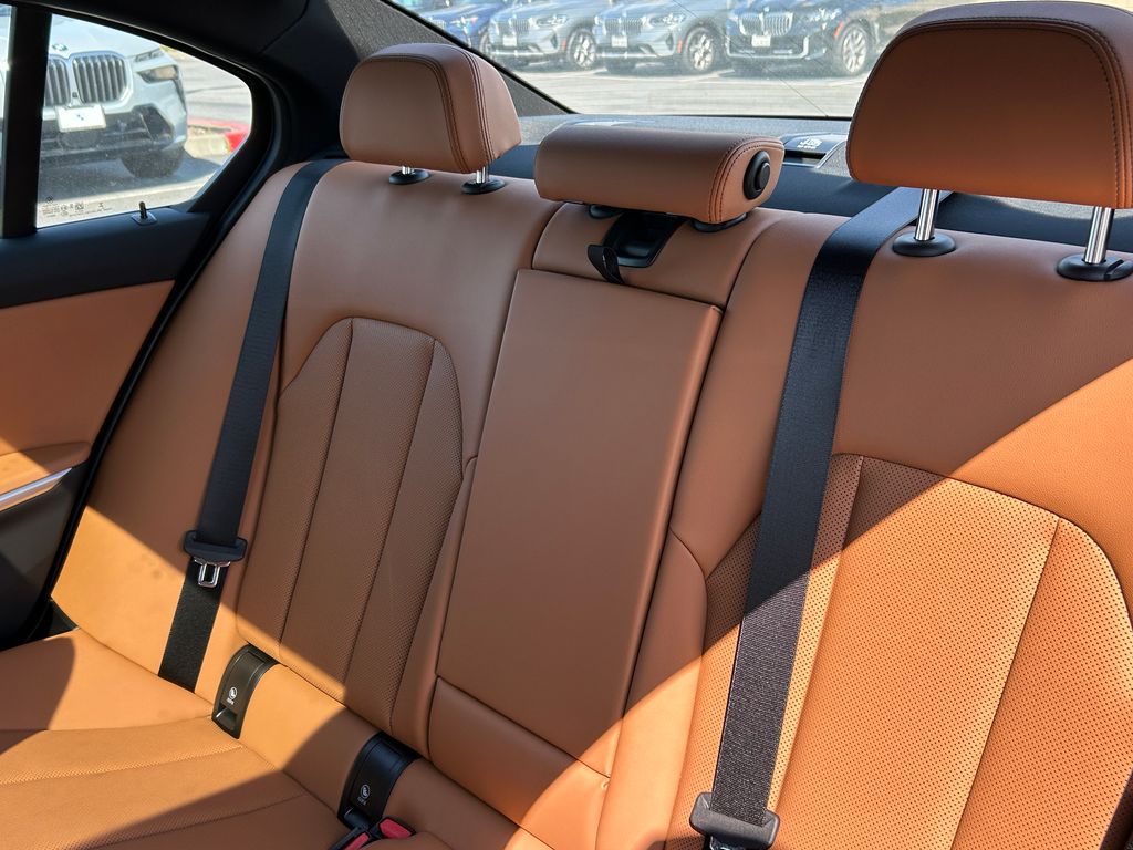 2025 BMW 3 Series 330i 32