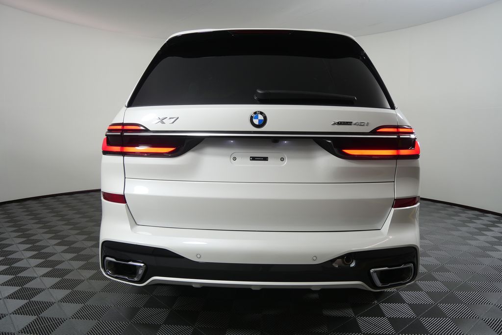 Thumbnail: 2026 BMW X7 - 4