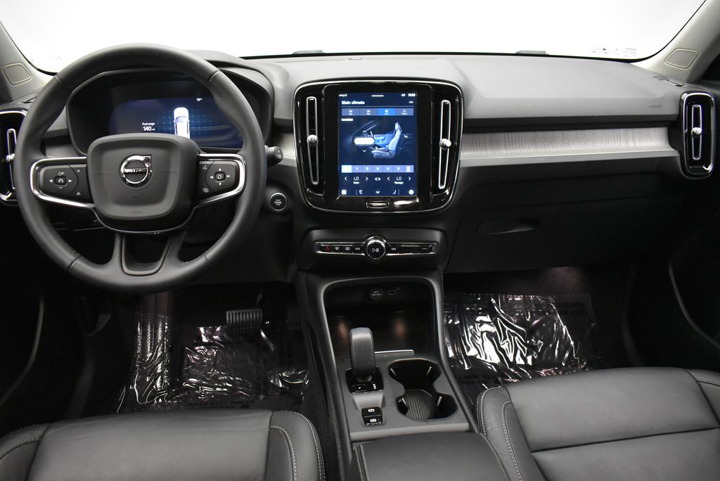 2023 Volvo XC40 B5 Core 26