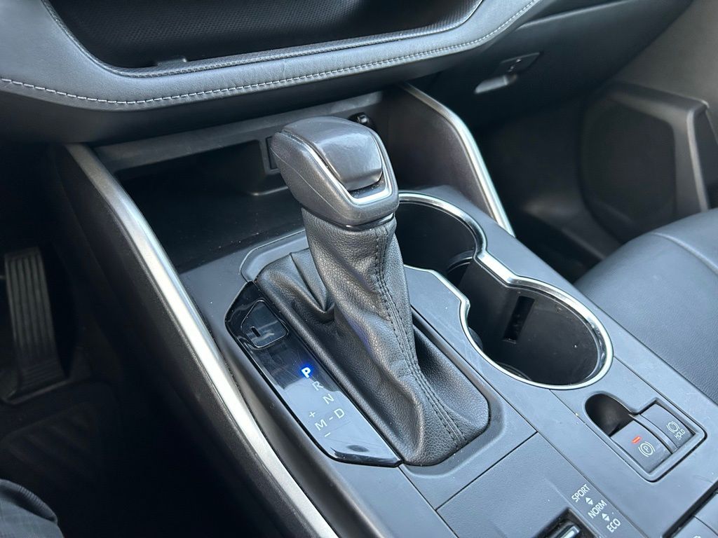 2022 Toyota Highlander XLE 28