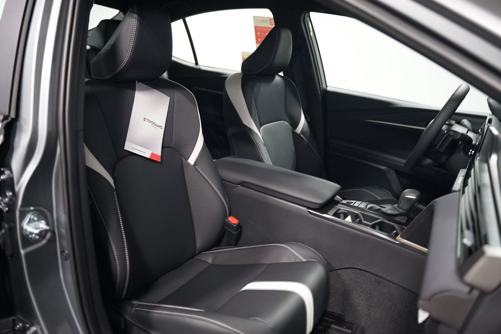 2025 Toyota Camry SE 29