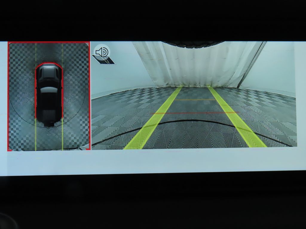 Thumbnail: 2022 Land Rover Defender - 15