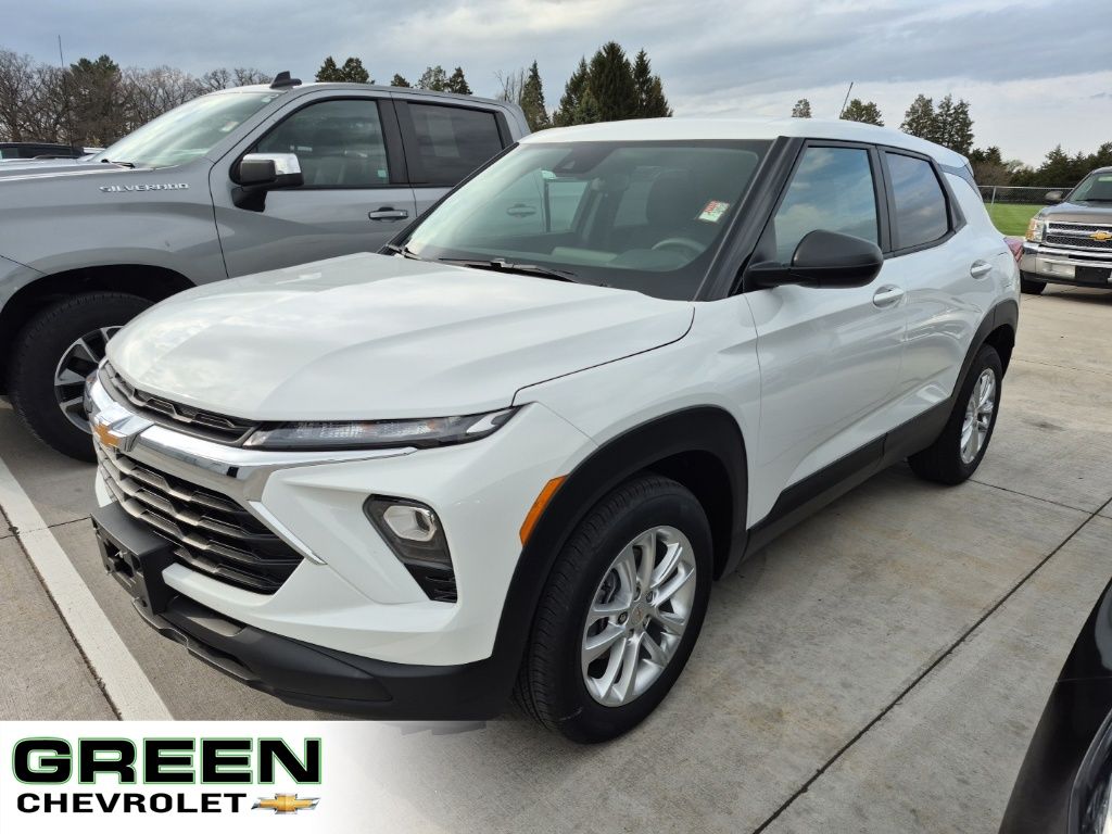 Summit White 2026 Chevrolet Trailblazer LS FWD SUV / Crossover Front-Wheel Drive Continuously Variable Transmission