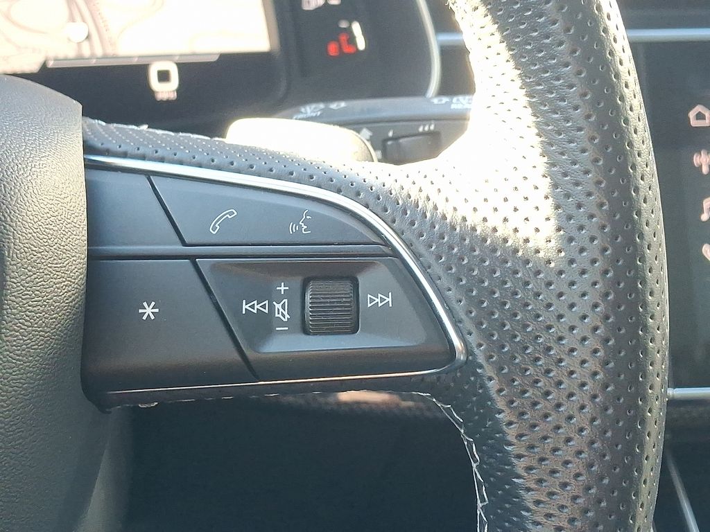 Thumbnail: 2023 Audi SQ7 - 23