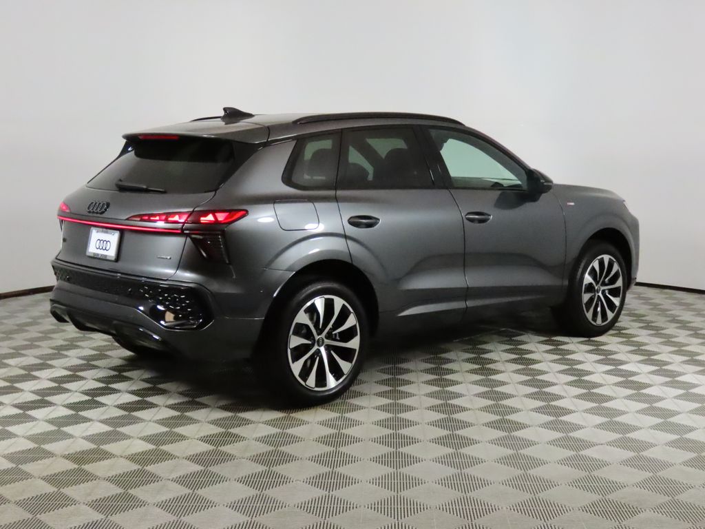 Thumbnail: 2026 Audi Q3 - 5