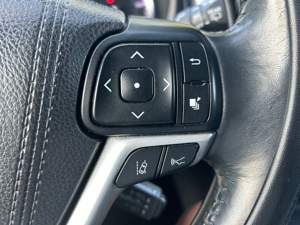 2017 Toyota Highlander SE 25
