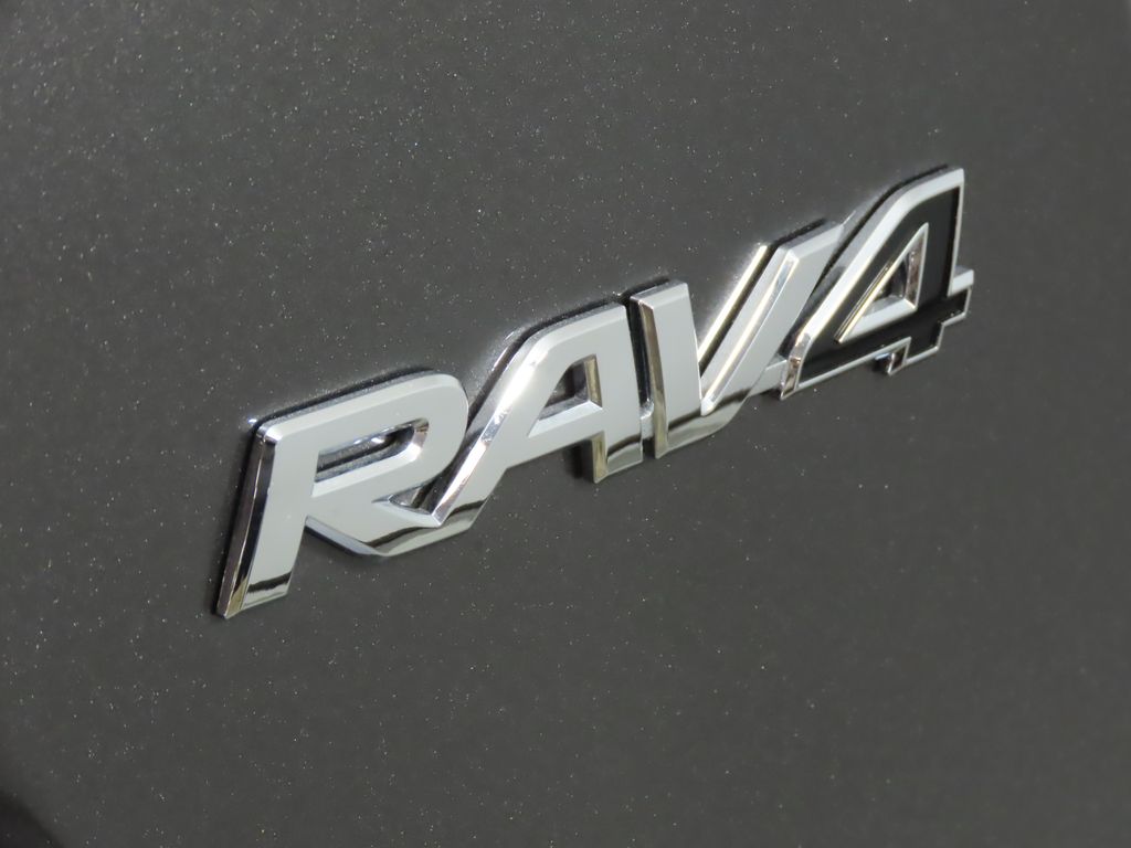 Thumbnail: 2018 Toyota RAV4 - 9