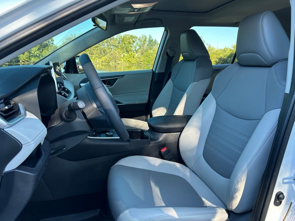 Thumbnail: 2024 Toyota RAV4 - 14