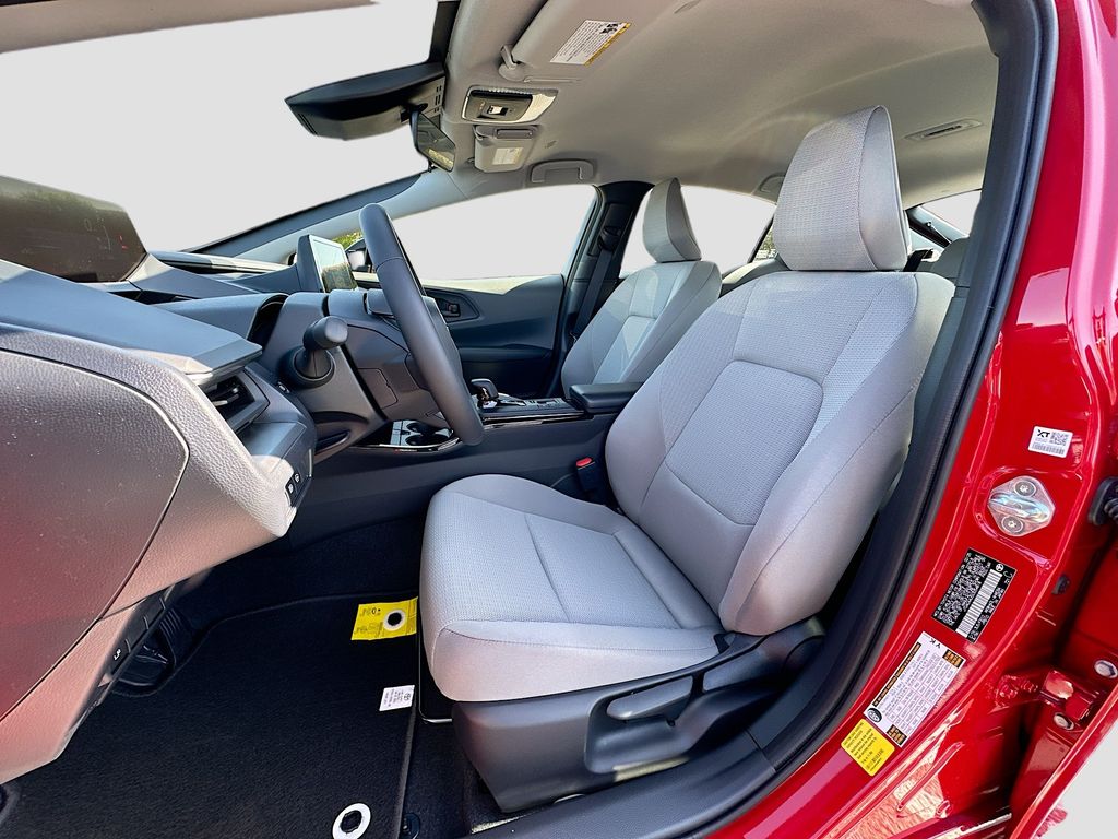 2025 Toyota Prius LE 15