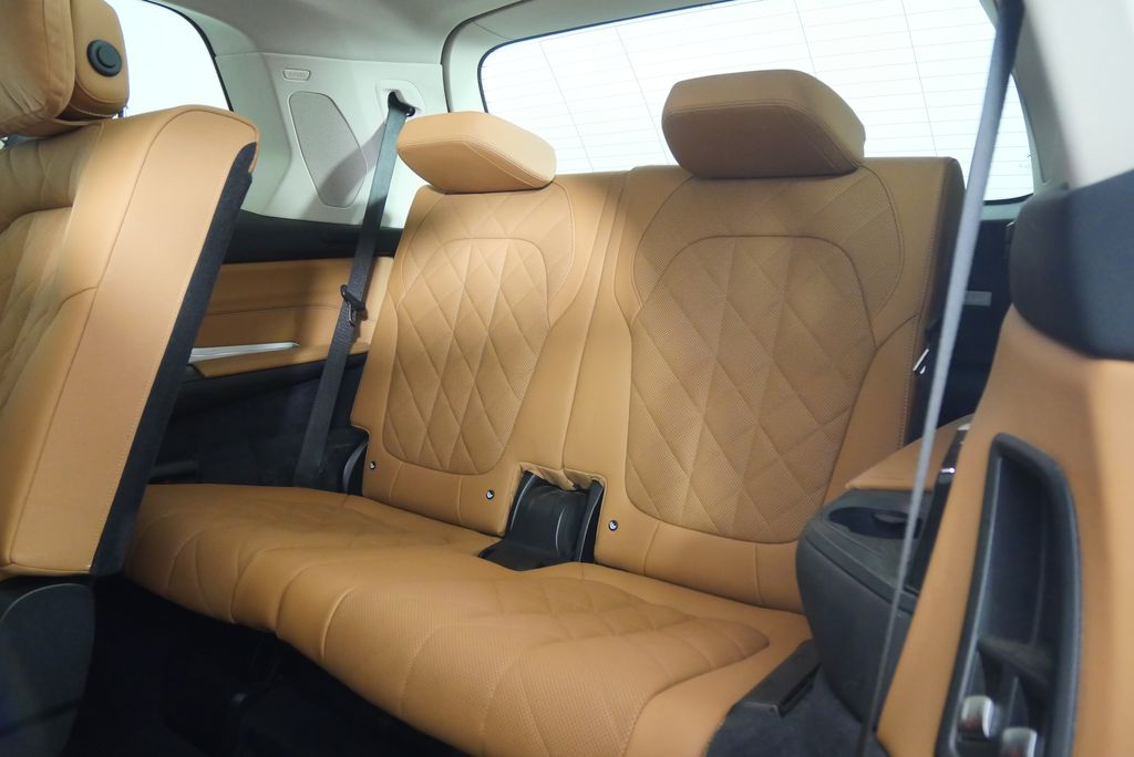 Thumbnail: 2024 BMW X7 - 18