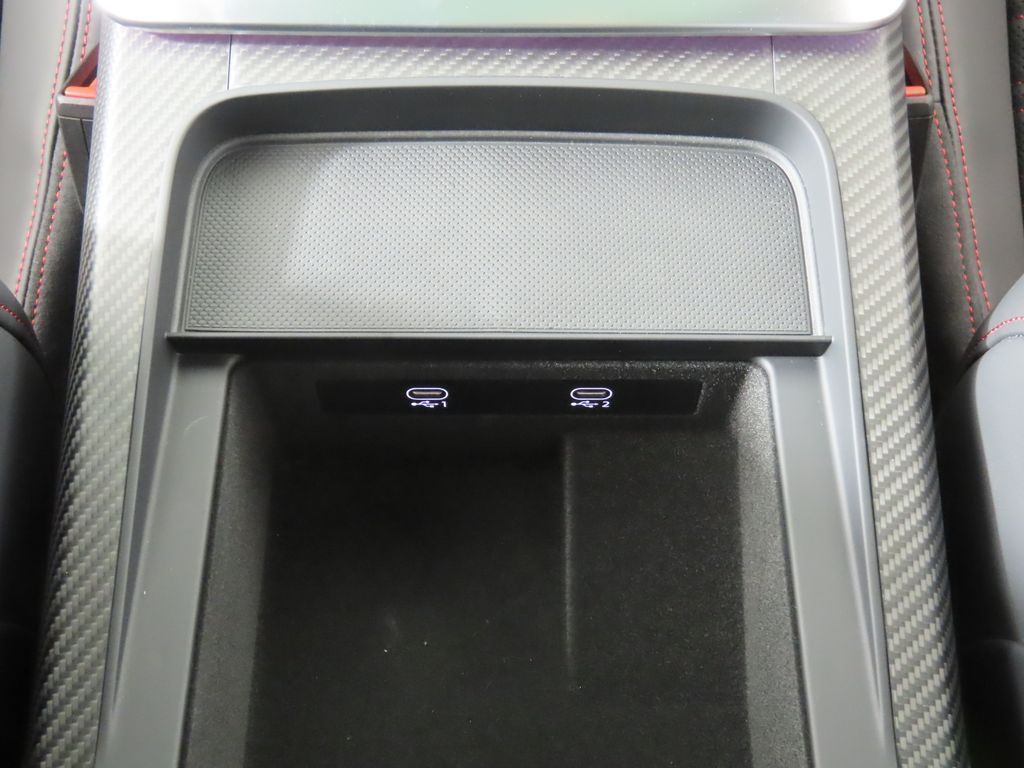 Thumbnail: 2026 Audi RS Q8 - 22