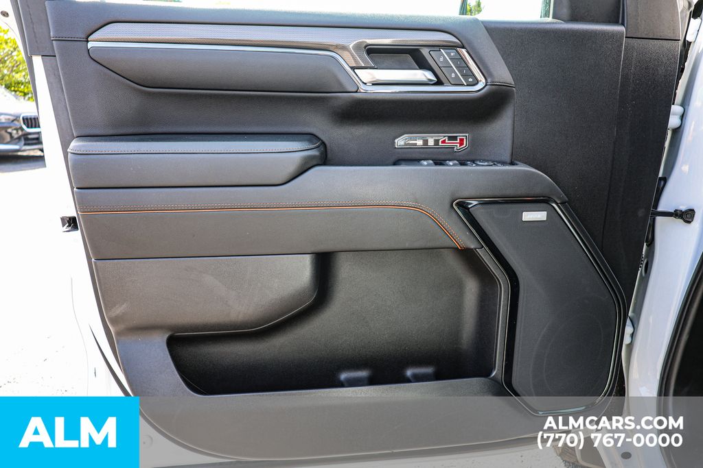 Used 2022 White GMC AT4 image 43