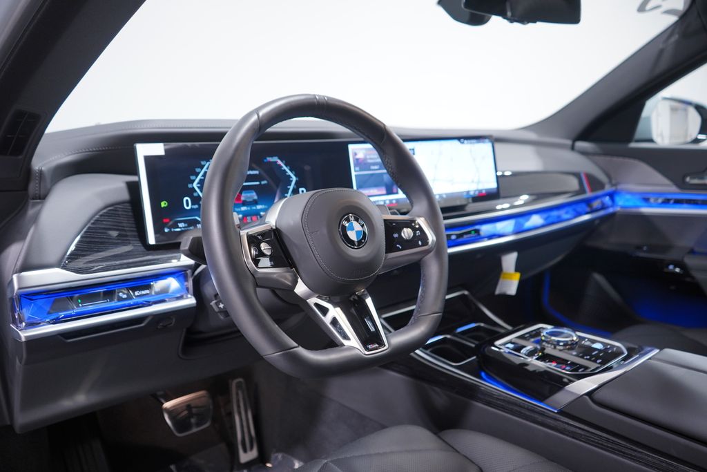 Thumbnail: 2025 BMW 7 Series - 6