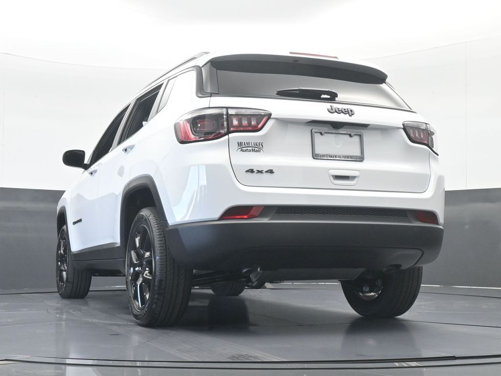 New 2026 bright white clearcoat Jeep Latitude image 51